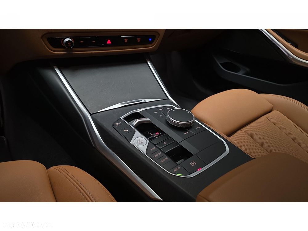 BMW Seria 3 320d xDrive M Sport - 22
