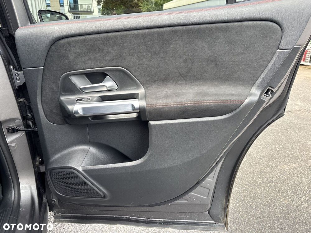 Mercedes-Benz GLB - 23