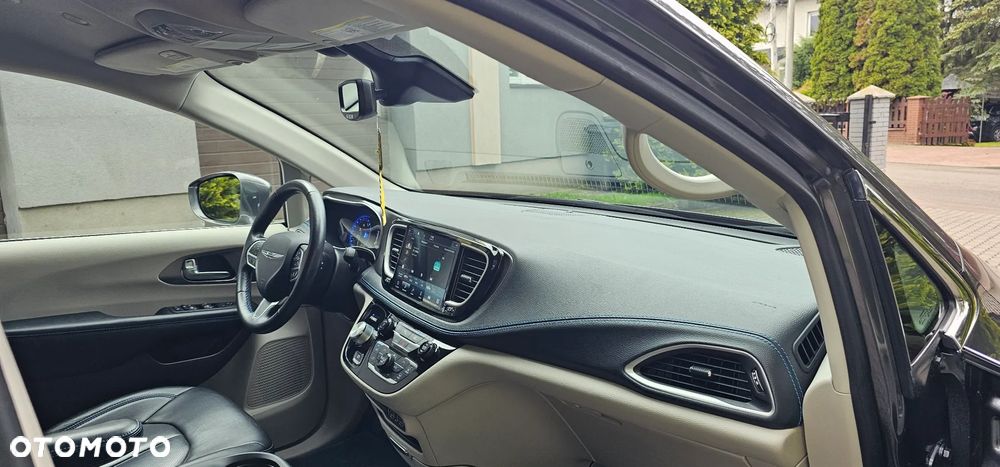 Chrysler Pacifica - 12