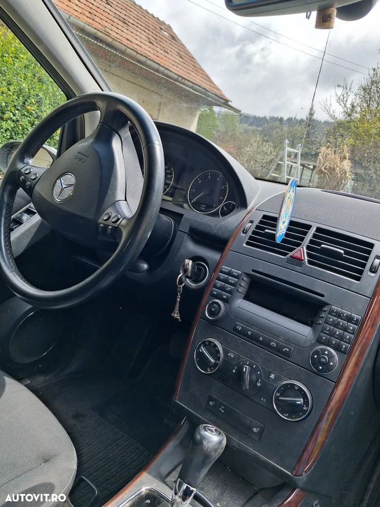 Mercedes-Benz EQA - 11