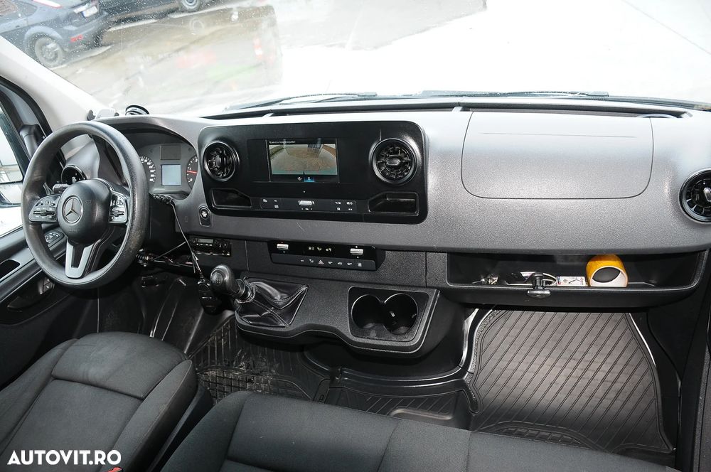 Mercedes-Benz Sprinter - 11
