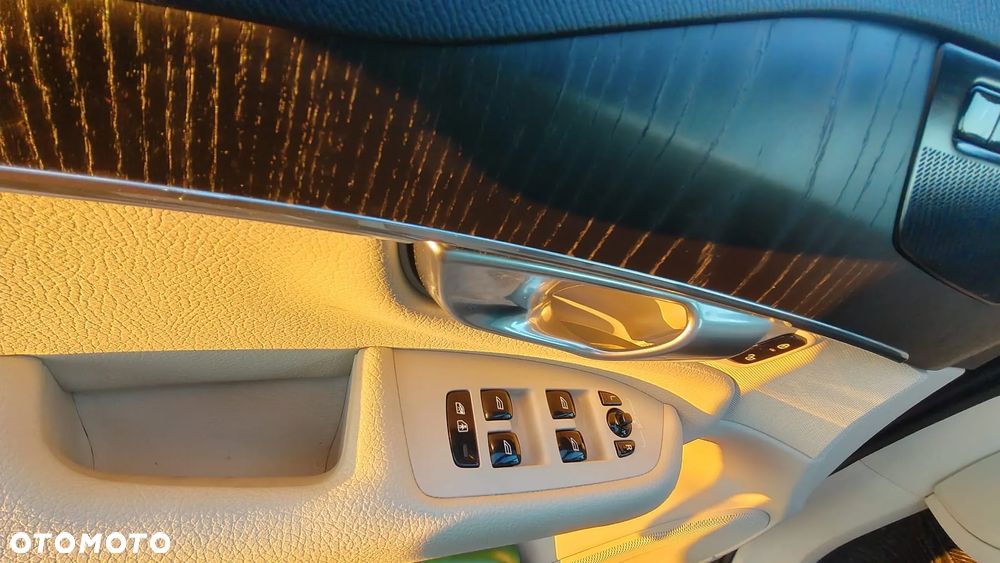 Volvo XC 90 T6 AWD Momentum 7os - 34