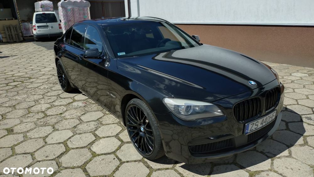 BMW Seria 7 750i xDrive - 8