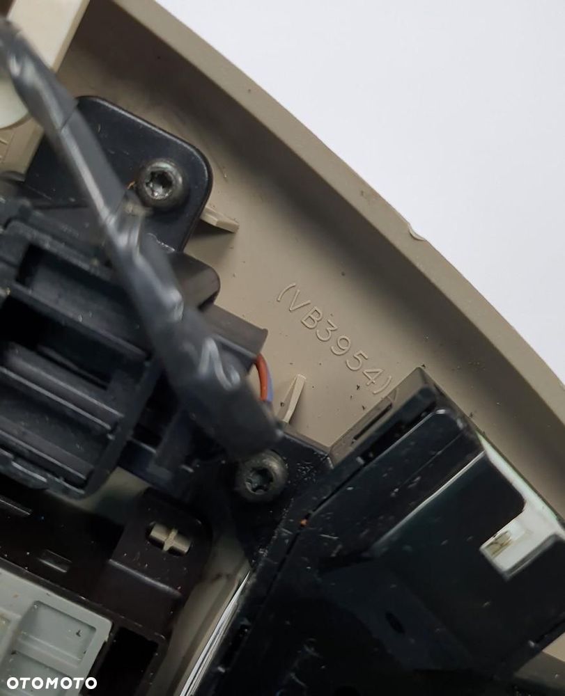 LAMPKA OŚWIETLENIE WNĘTRZA JAGUAR S-TYPE XR83-9F963-CC - 5