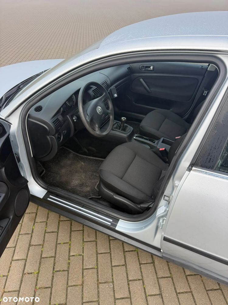 Volkswagen Passat 1.6 Basis - 13