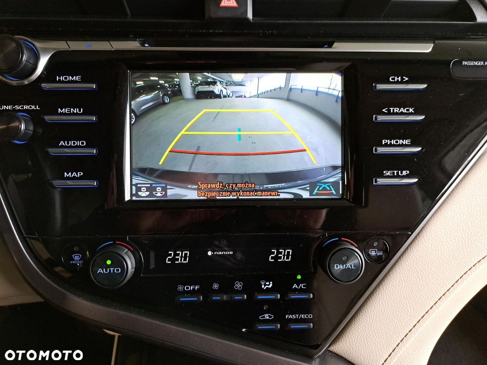 Toyota Camry 2.5 Hybrid Comfort CVT - 23