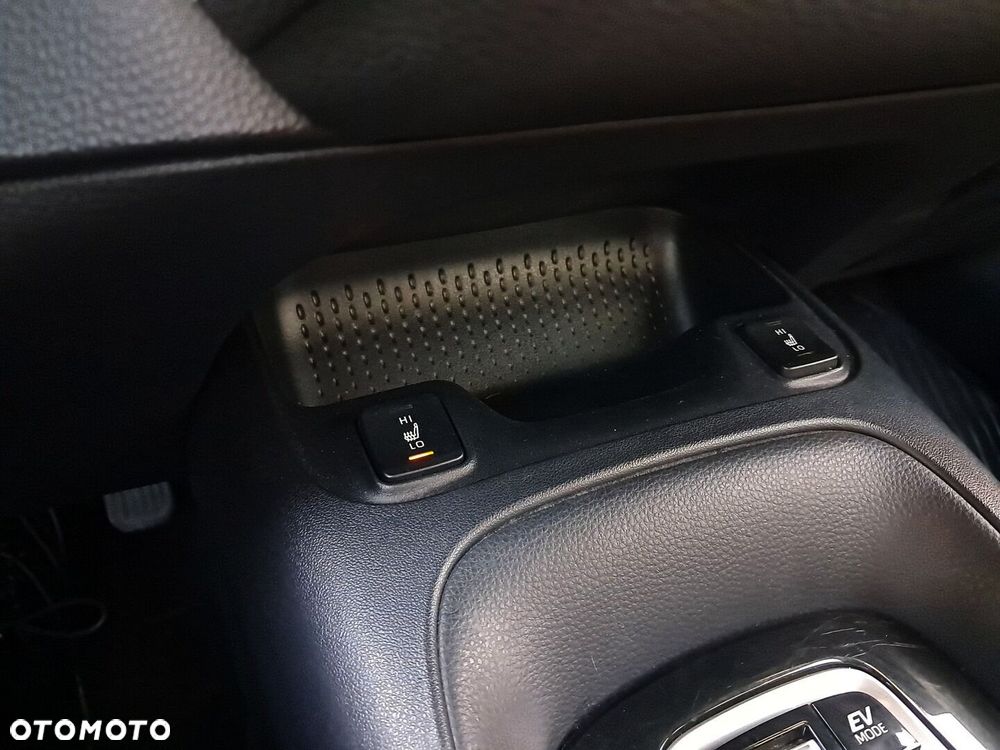 Toyota Corolla 2.0 Hybrid Comfort - 24