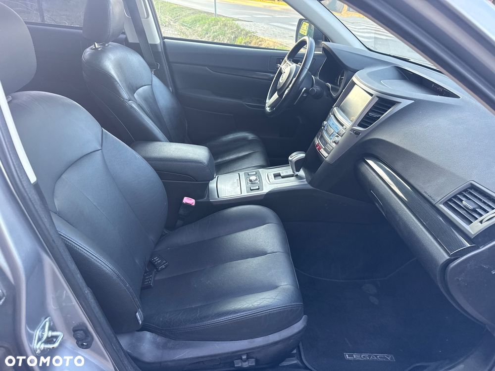 Subaru Legacy 2.5i GT - 14