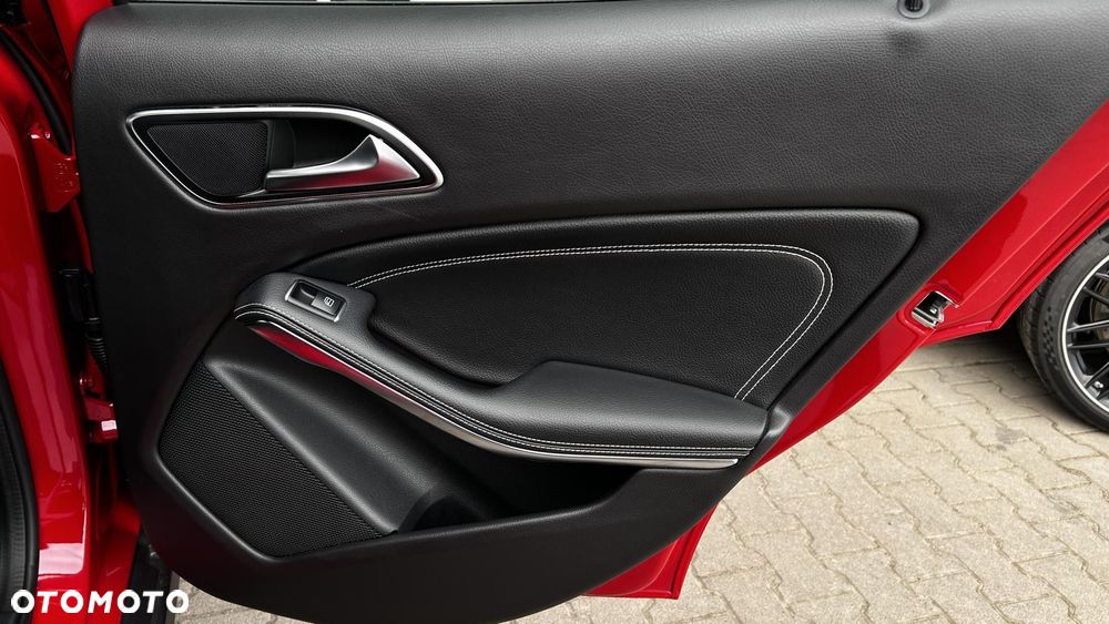 Mercedes-Benz GLA - 27