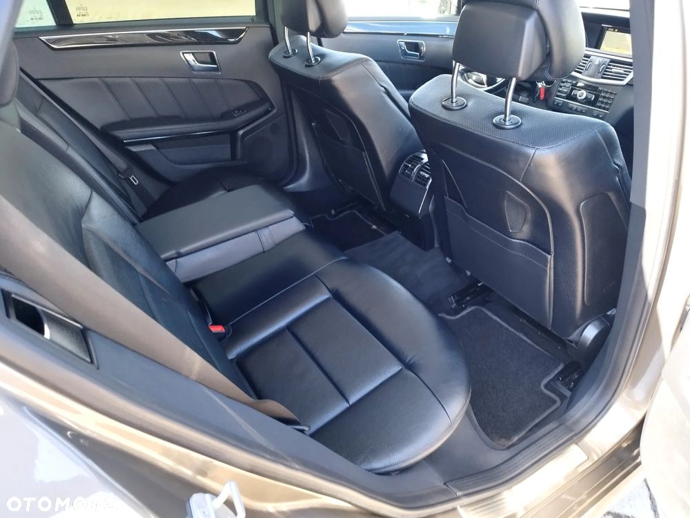 Mercedes-Benz Klasa E 200 CGI BlueEffICIENCY Avantgarde - 26