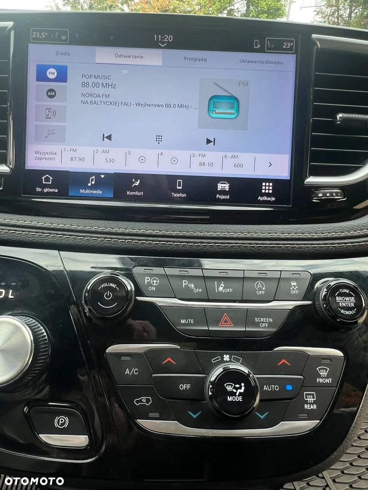 Chrysler Pacifica - 25
