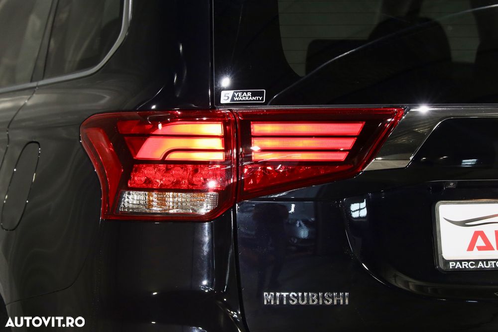 Mitsubishi Outlander PHEV 2.4 L 4X4 Instyle - 36