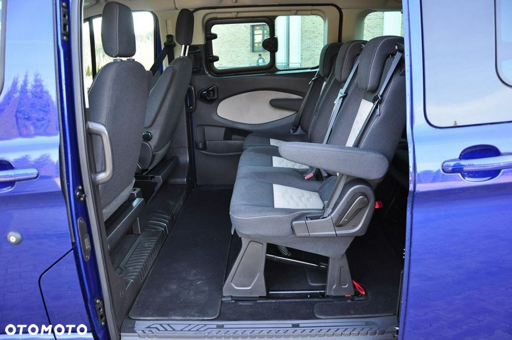 Ford Tourneo Custom - 26