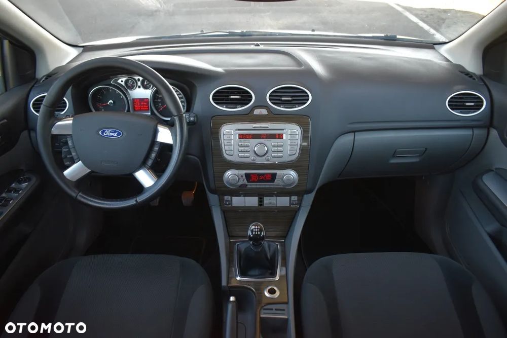 Ford Focus 2.0 16V Ghia - 5