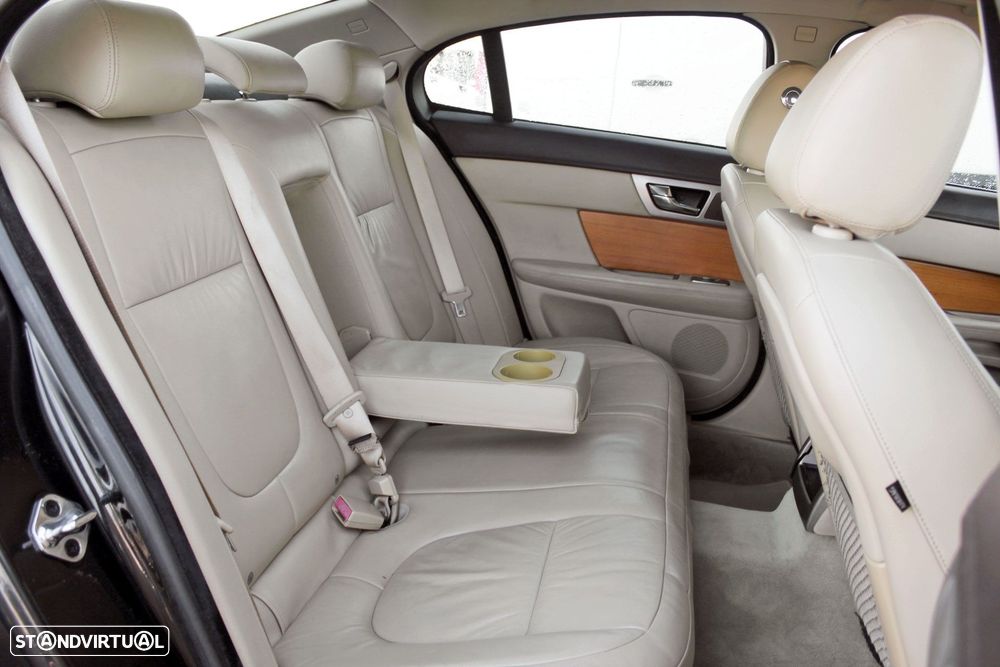 Jaguar XF 3.0 D V6 S Premium Luxury - 24
