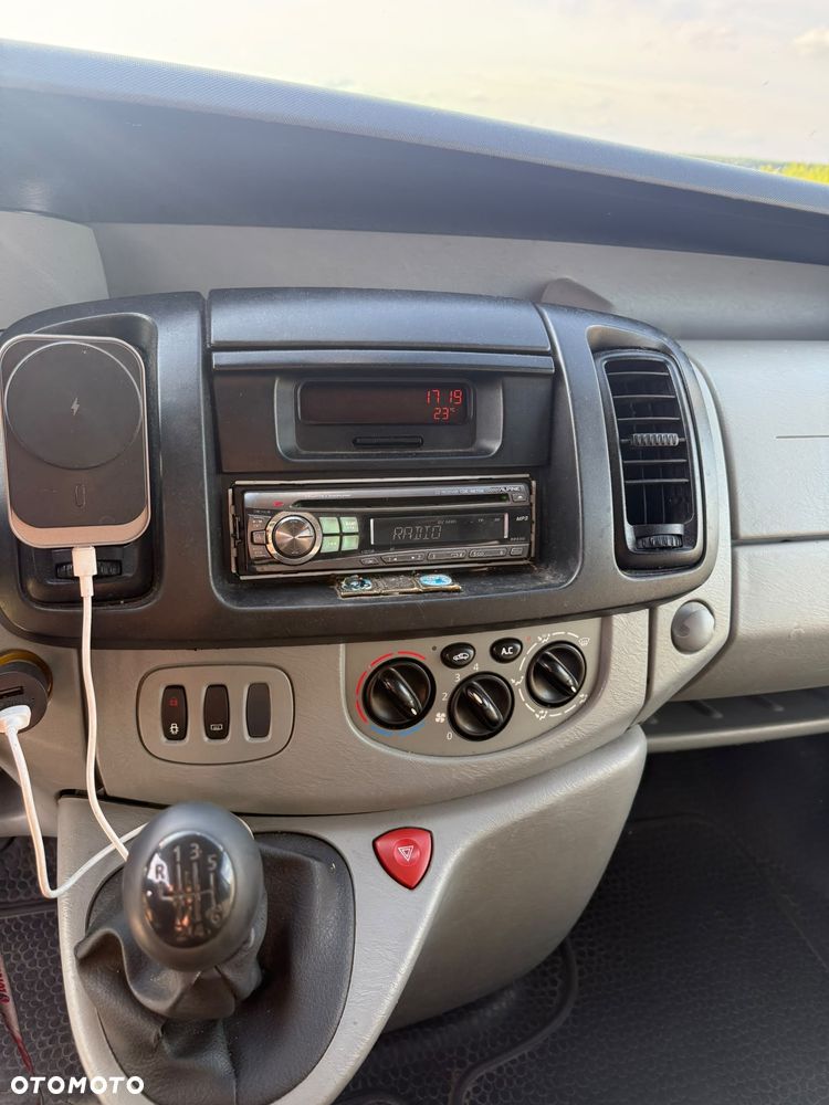 Renault Trafic Passenger - 11