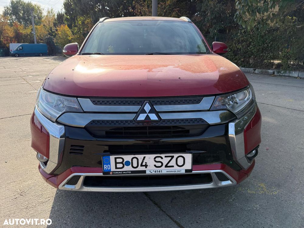Mitsubishi Outlander 2018 photo 2
