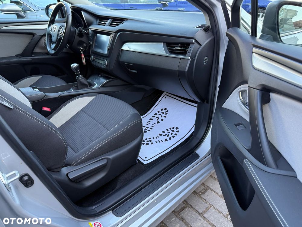 Toyota Avensis 2.0 D-4D Premium - 20