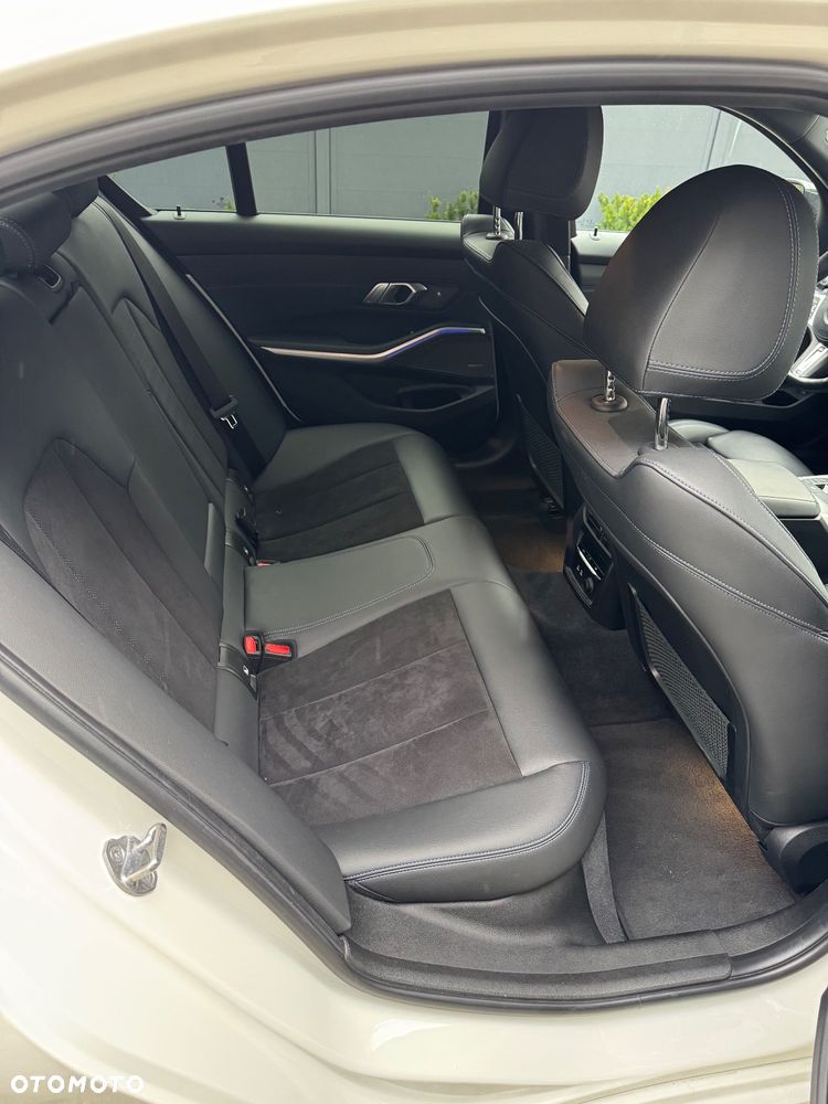 BMW Seria 3 320d M Sport Shadow - 13
