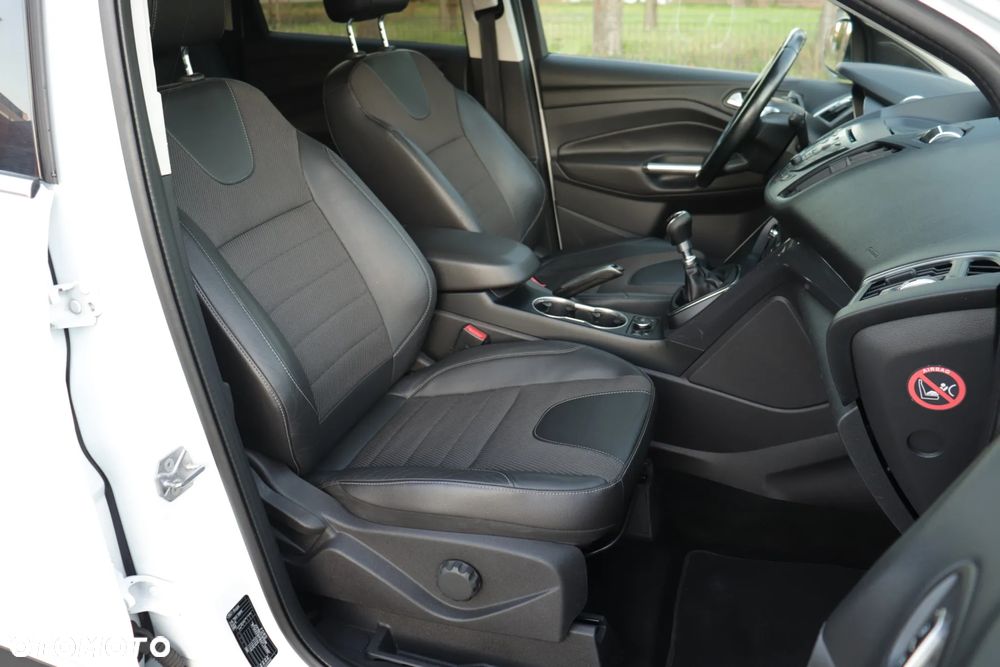 Ford Kuga 2.0 TDCi 2x4 Titanium - 33