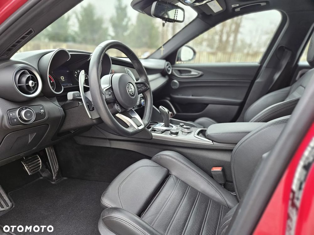 Alfa Romeo Giulia 2.0 Turbo 16V AT8-Q4 Ti - 23