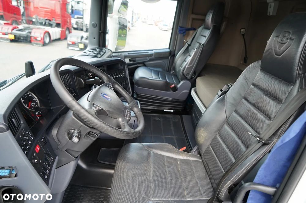 Scania R 580 / V8 / RETARDER / CAŁA NA PODUSZKACH / KLIMA POSTOJOWA / SKÓRY / OPONY 100 % / PO ZŁOTYM KONTRAKCIE SERWISOWYM - 24