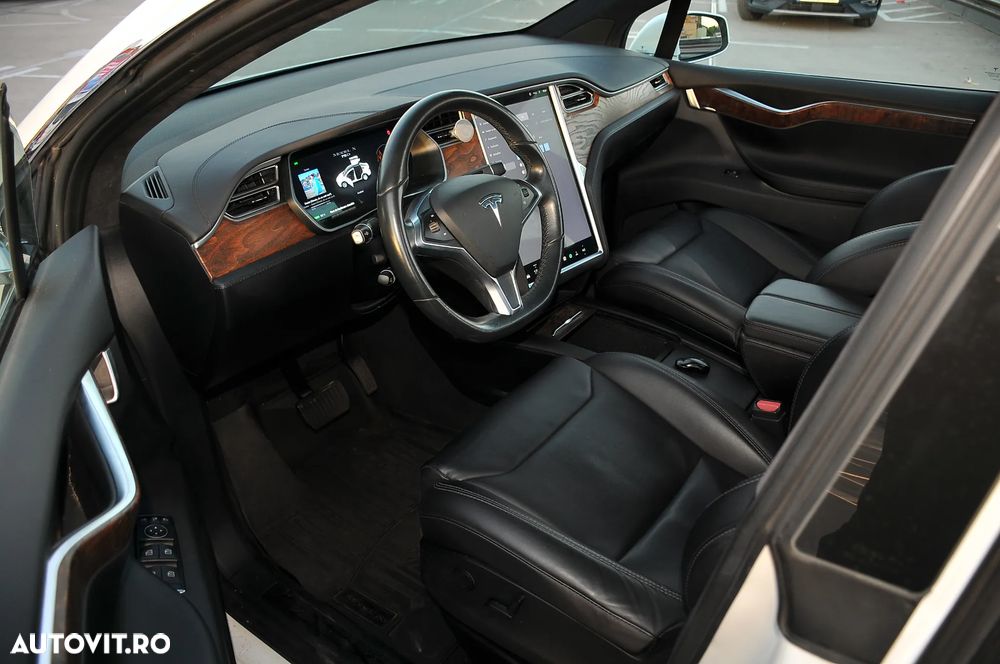 Tesla Model X - 5