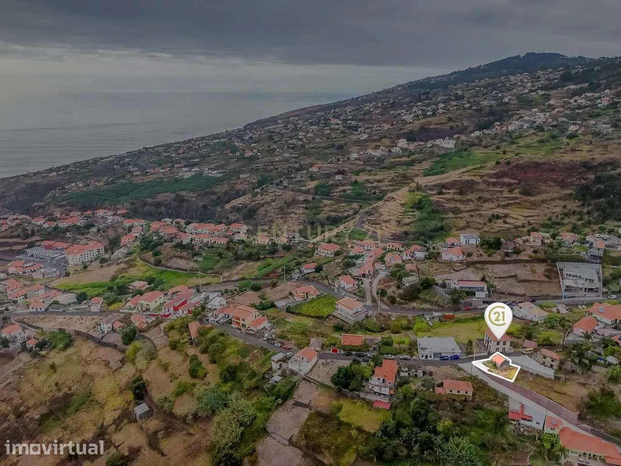Terreno com Palheiro (Armazém Agricola) e Vista Mar na Calheta - Grande imagem: 3/25