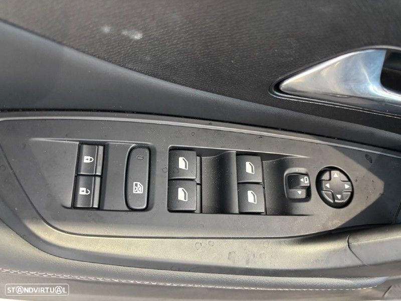 Peugeot 408 1.6 Hybrid Allure e-EAT8 - 19
