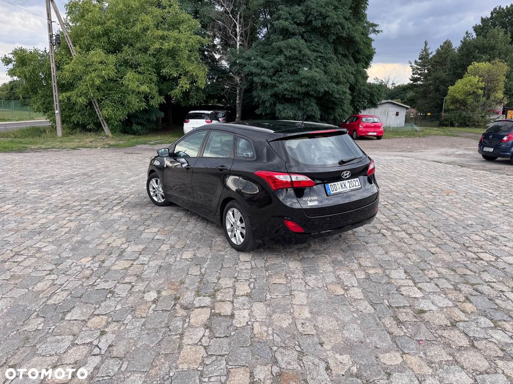 Hyundai i30 i30cw 1.6 CRDi Fifa World Cup Edition - 9