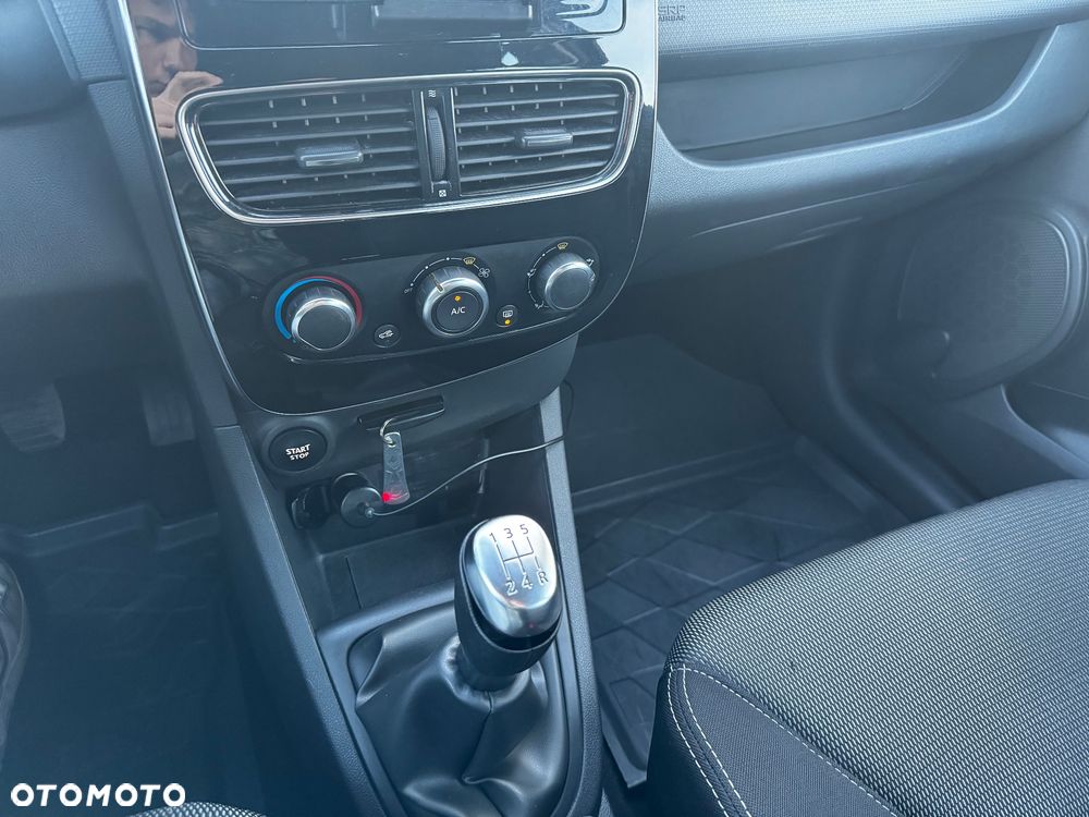Renault Clio 1.2 16V 75 Start - 21