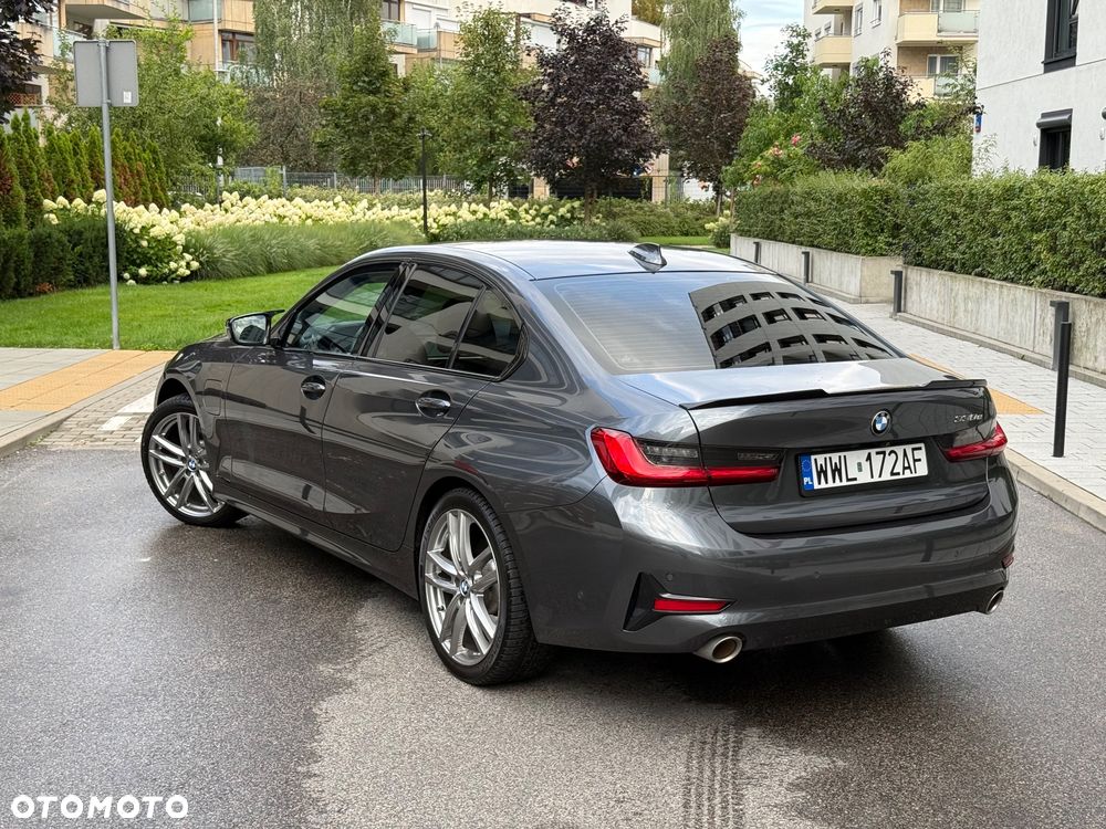 BMW Seria 3 330e M Sport - 9