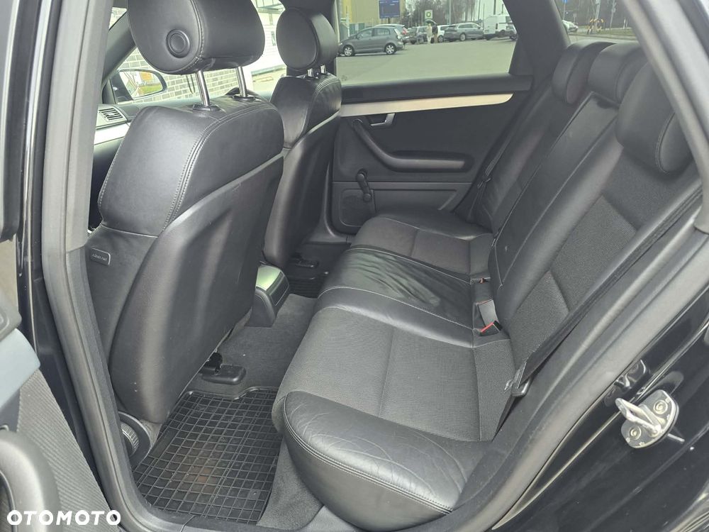 Audi A4 Avant 2.0 TDI DPF quattro - 28