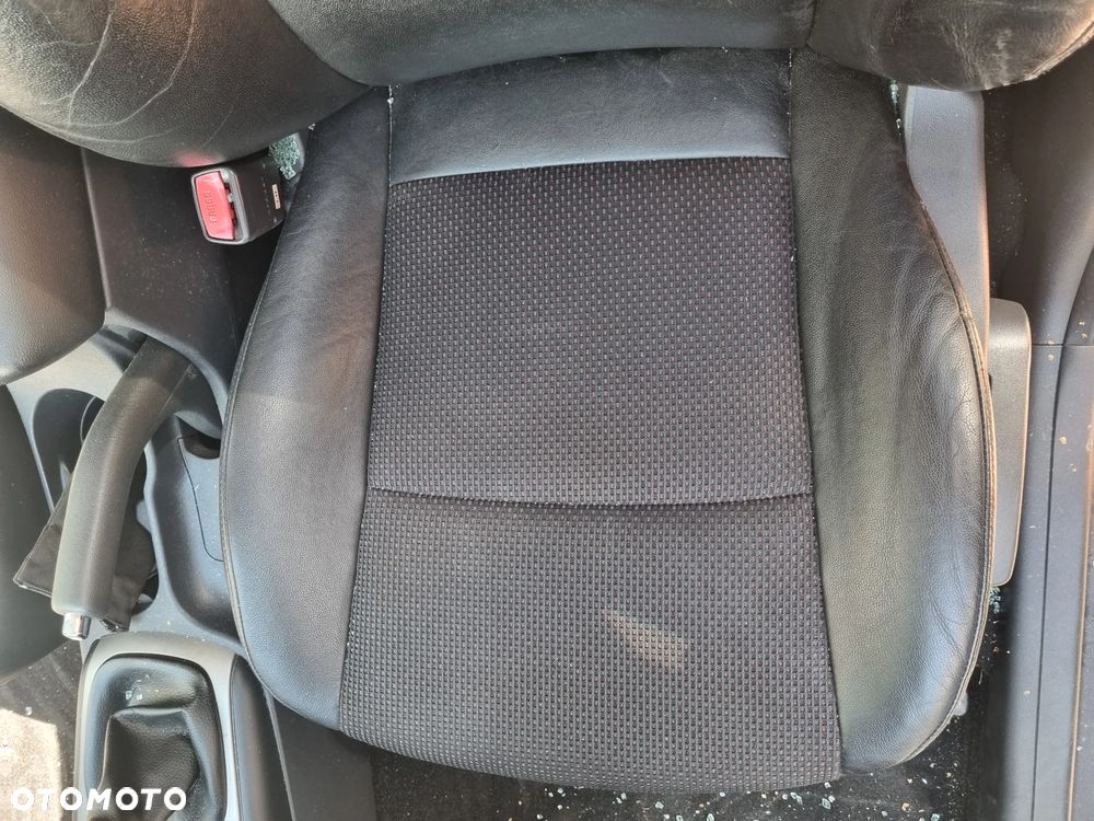 HYUNDAI i30 I CW 08-12 2011 r. fotele kierowcy i pasażera + kanapa tylna* - 2