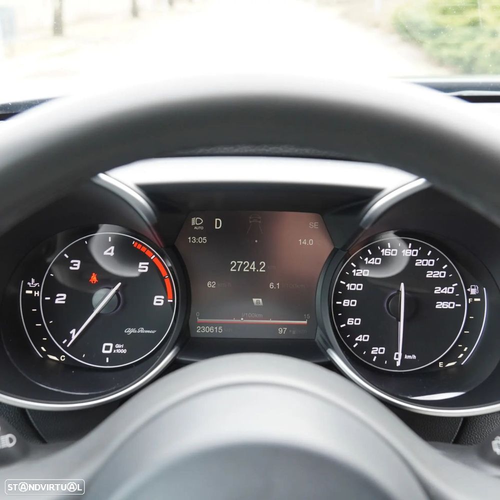 Alfa Romeo Giulia 2.2 D AT8 - 32