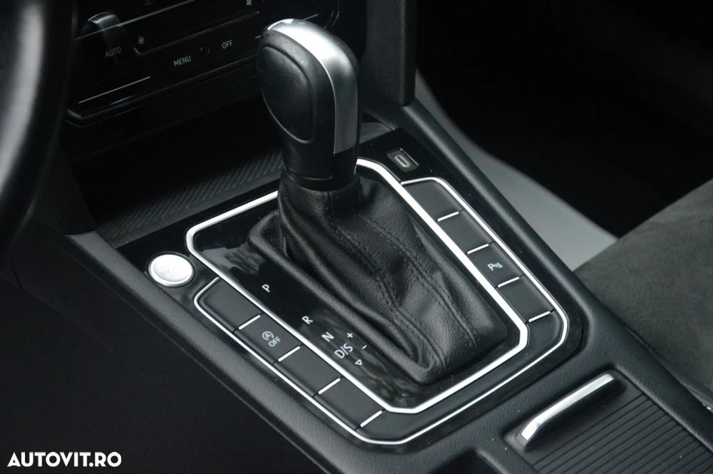 Volkswagen Passat Variant 2.0 TDI DSG Highline - 30