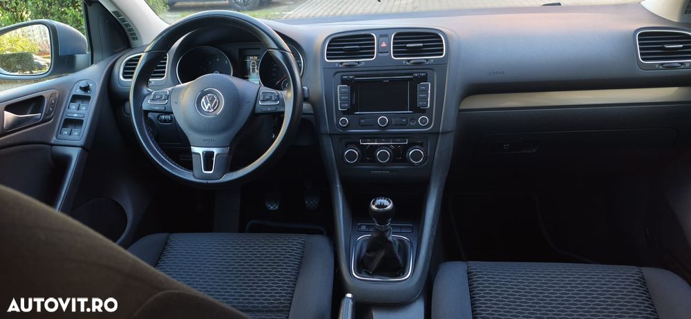 Volkswagen Golf - 6