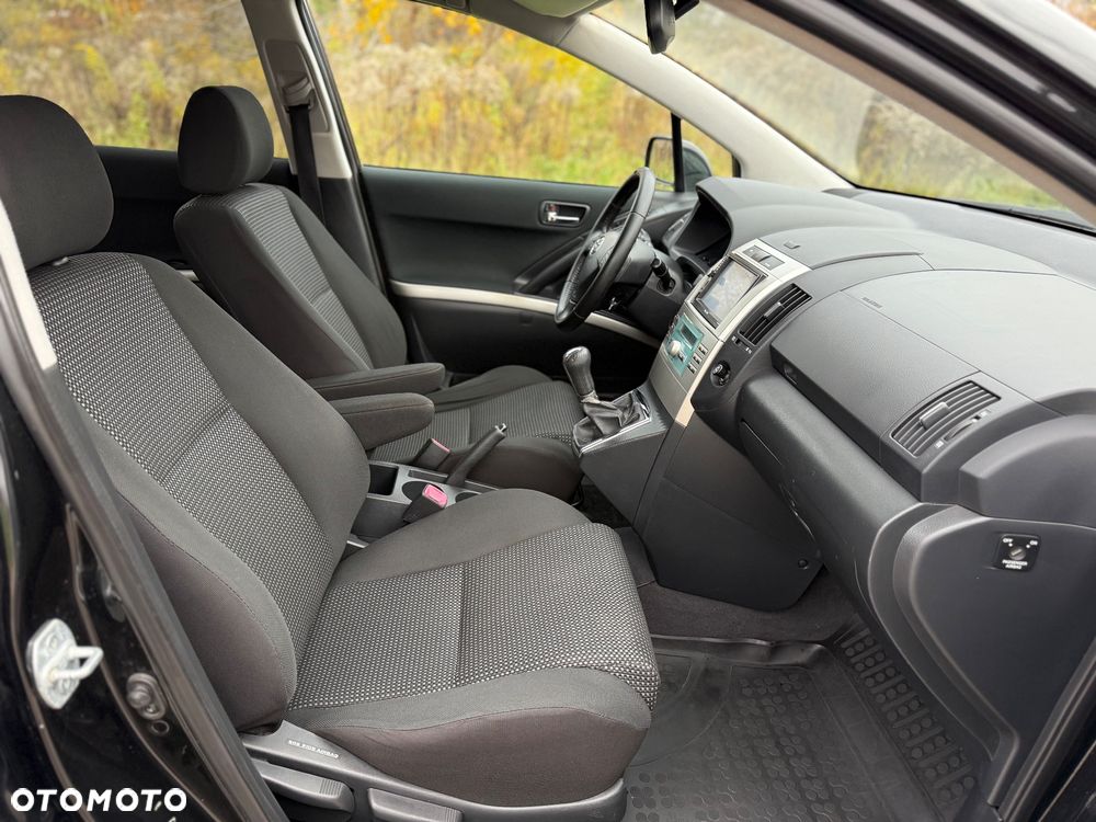 Toyota Corolla Verso 2.2 D-4D X + NAVI 7os - 17