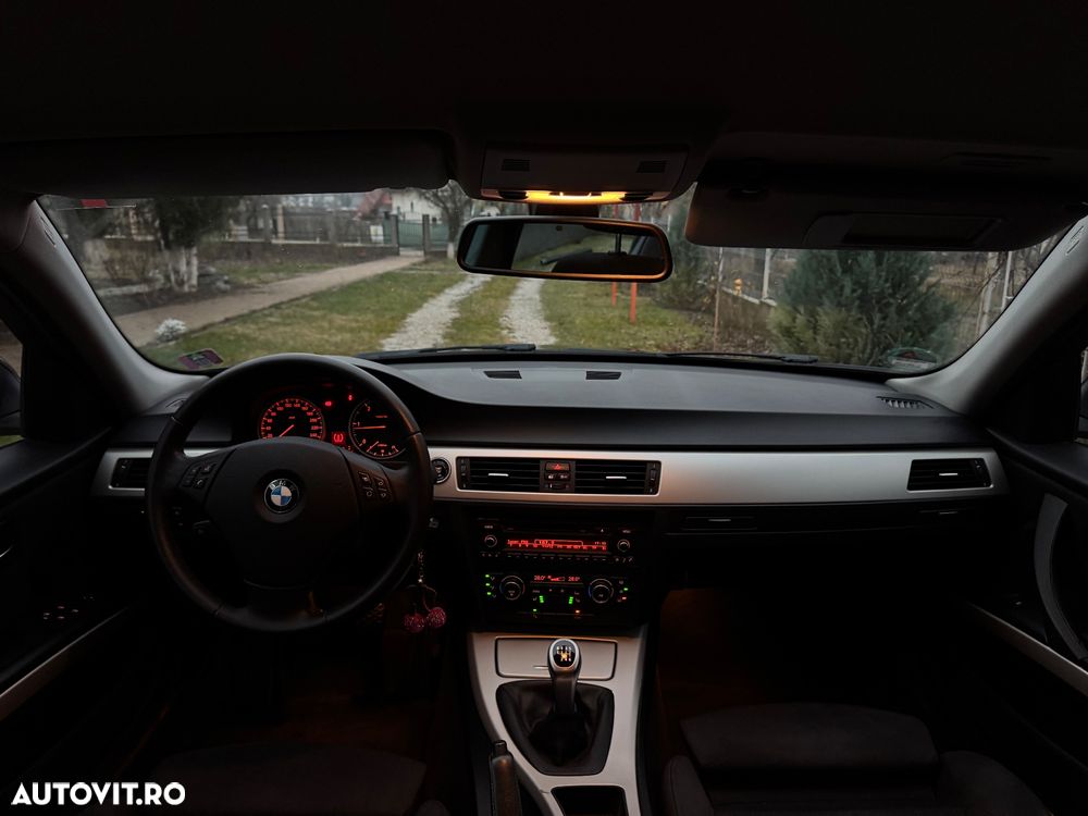 BMW Seria 3 318d DPF Touring Edition Sport - 22