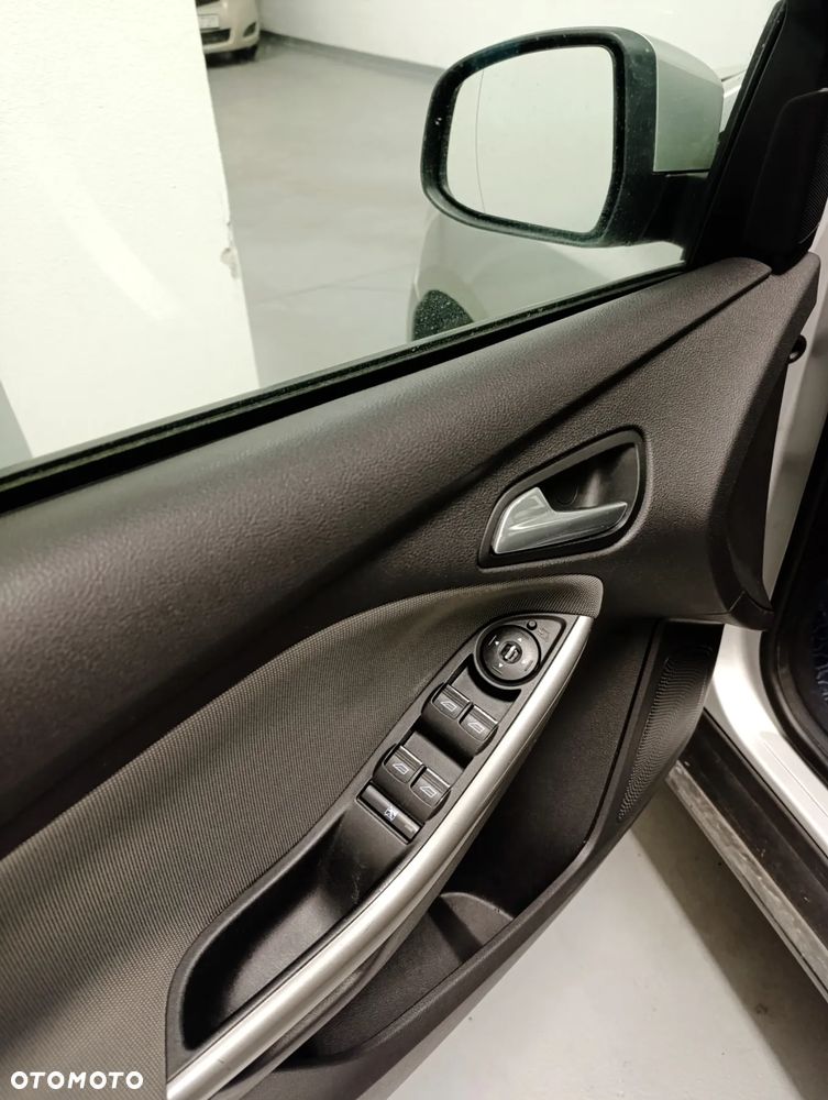 Ford Focus 1.6 Trend - 12