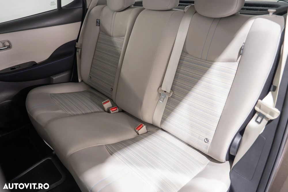 Nissan LEAF 40 kWh ACENTA - 12