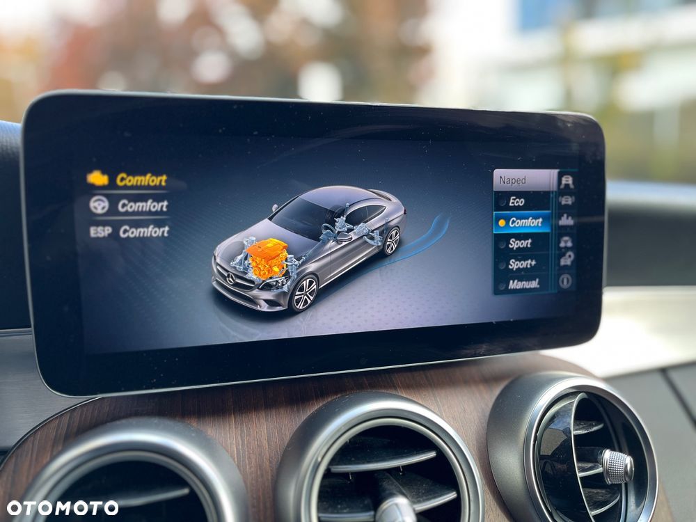 Mercedes-Benz Klasa C 300 4MATIC 9G-TRONIC - 33