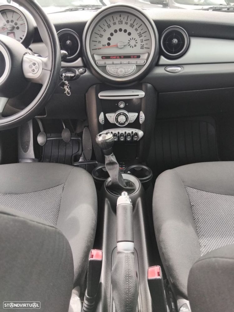 MINI 3 Portas Cooper D - 10