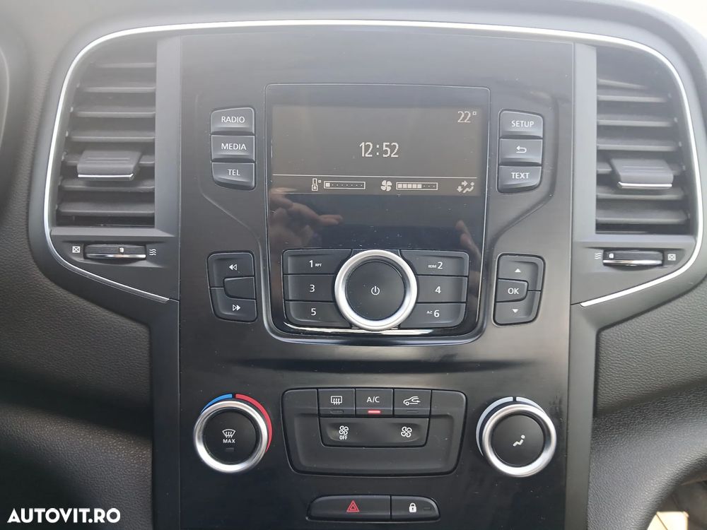 Renault Megane TCe 140 GPF Authentic - 10