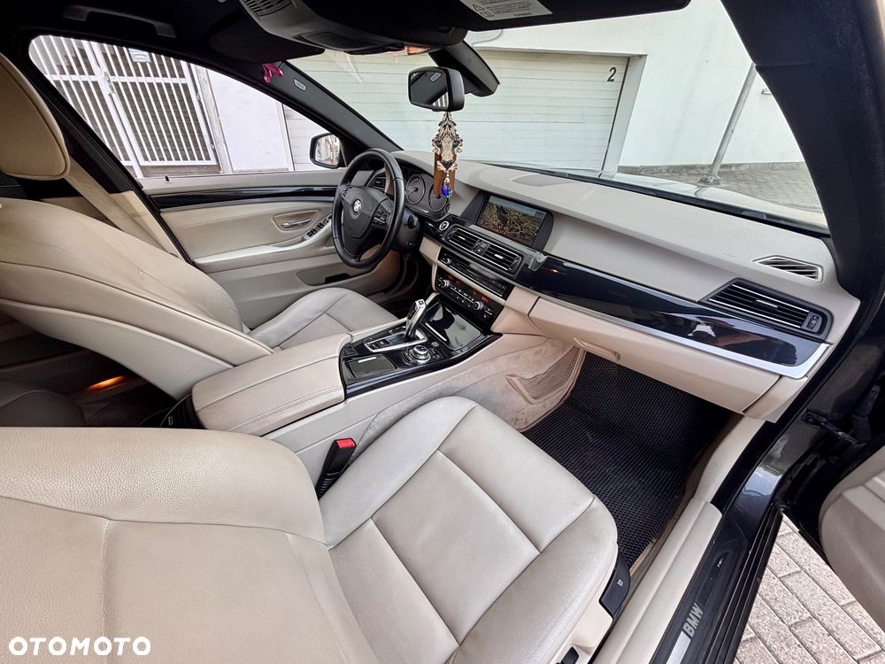 BMW Seria 5 523i - 6