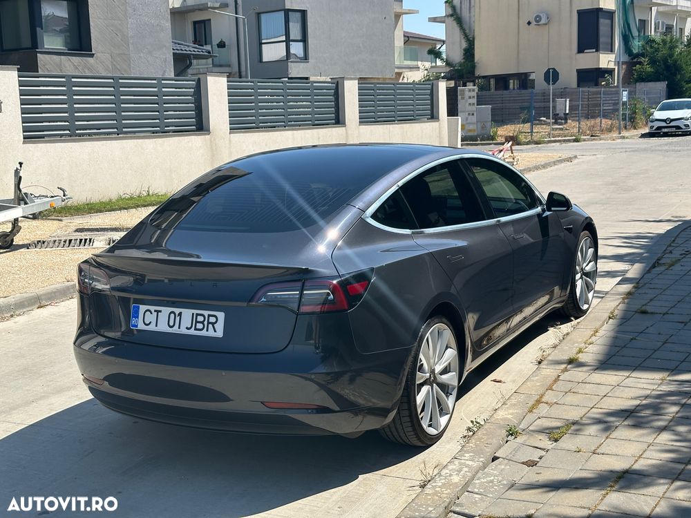 Tesla Model 3 - 6