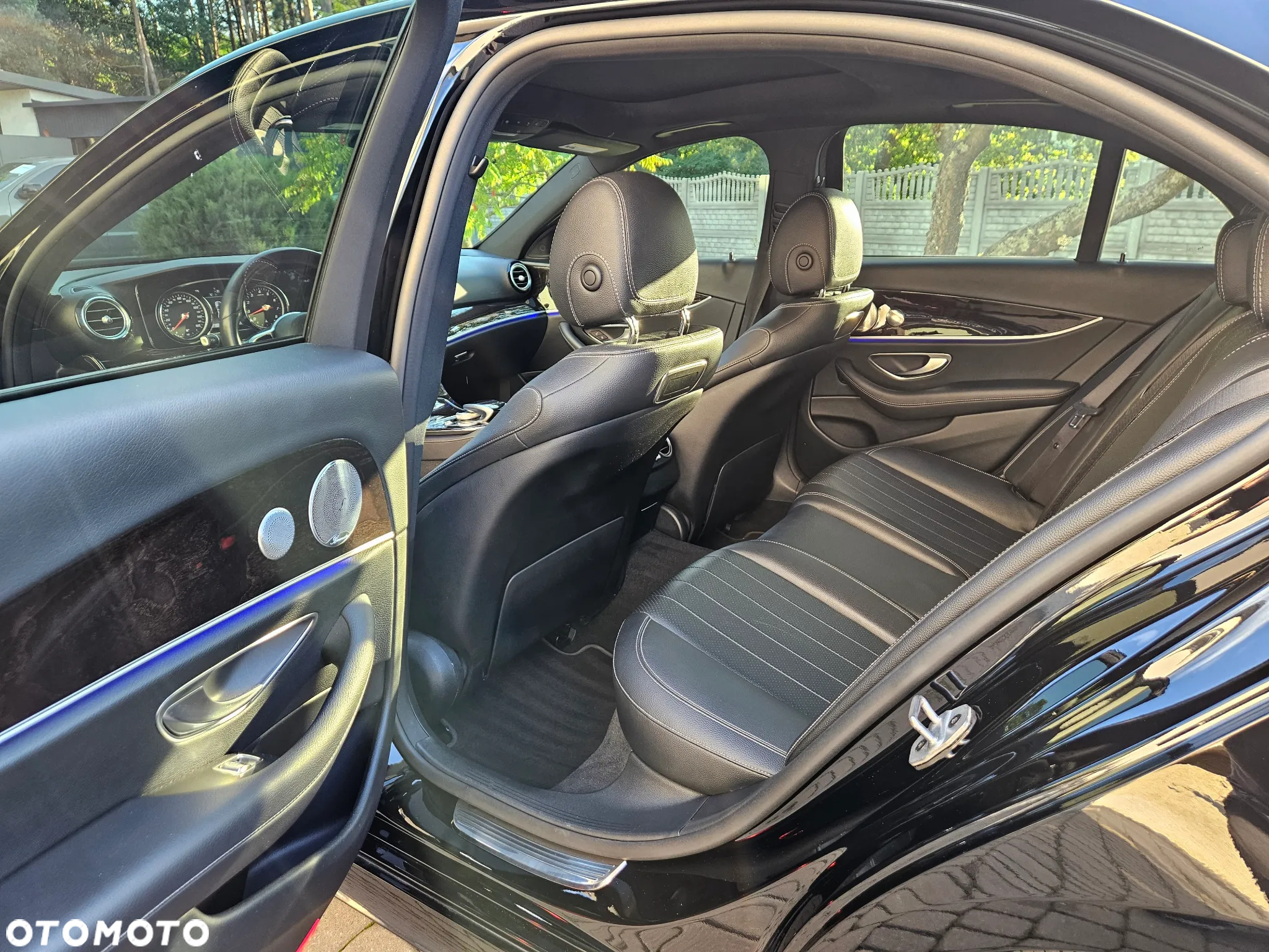 Mercedes-Benz Klasa E 300 9G-TRONIC AMG Line - 20