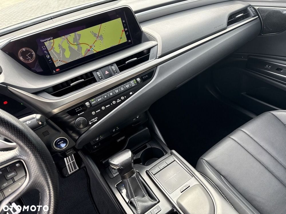 Lexus ES 300h F Sport Edition - 23