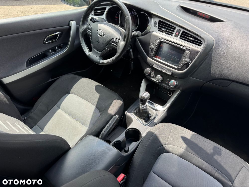 Kia Ceed 1.6 CRDi 128 ISG Fifa World Cup Edition - 20