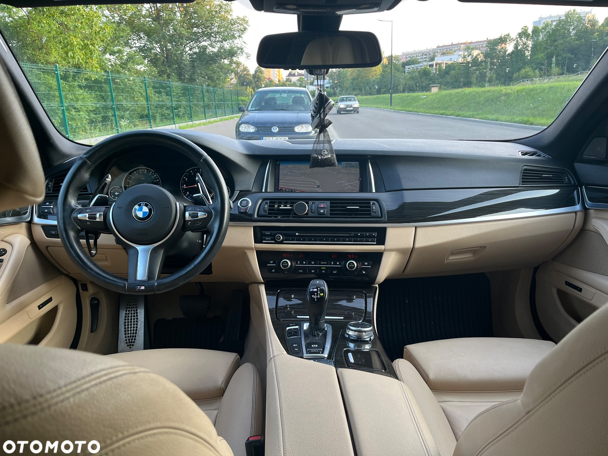 BMW Seria 5 528i xDrive - 14